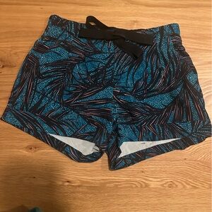 Spring break away Lululemon shorts size 4